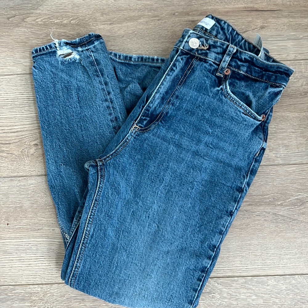 Zara Ripped Jeans - Picture 2 of 5